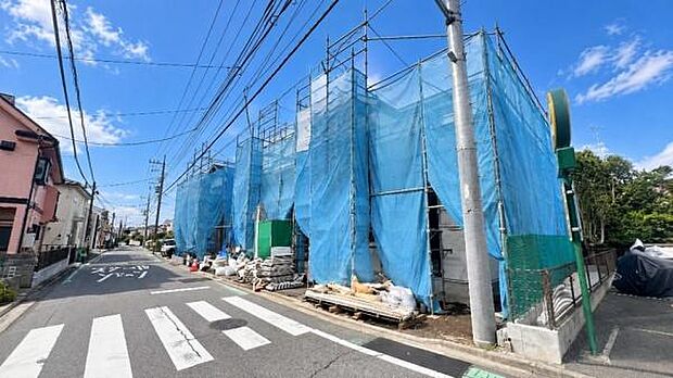 《外観》車通りも少ないため、落ち着いた雰囲気です。お子様がいらっしゃる方もご安心かと思います。