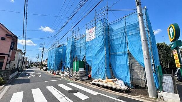 《外観》 豊かな光が照らすこの場所は、たわいもない会話を楽しみ、ゆったりとした時間を過ごす場所。家族の日常が刻まれる大切な空間です。