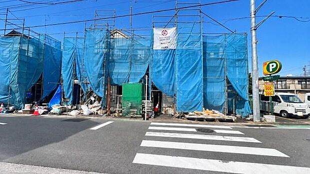 堂々とした佇まいからの余裕を感じさせる調和のとれたフォルムの外観。緑が豊かでどこかゆとりを感じさせてくれる佇まいなので、毎日の通勤・通学からの帰宅を温かく迎えてくれます。