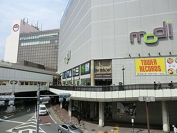 町田モディまで2154m、書籍、DVD、ファッション、雑貨など生活を潤すものがここで揃います