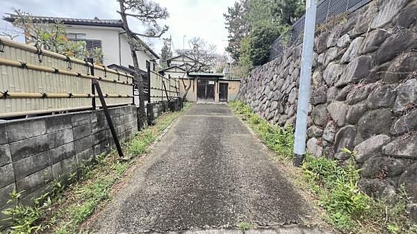 《外観》■青い空と白い雲、気分が晴れる場所がここにあります。