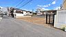 その他：《前面道路》　■豊かな光が照らすこの場所は、たわいもない会話を楽しみ、ゆったりとした時間を過ごす場所。家族の日常が刻まれる大切な空間です。