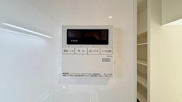 ワンタッチでご利用できる多機能給湯器のパネルリモコン　操作性が良いのはもちろんタイマーなどの各機能を使いこなすことで毎日の家事作業の負担を軽減することもできます