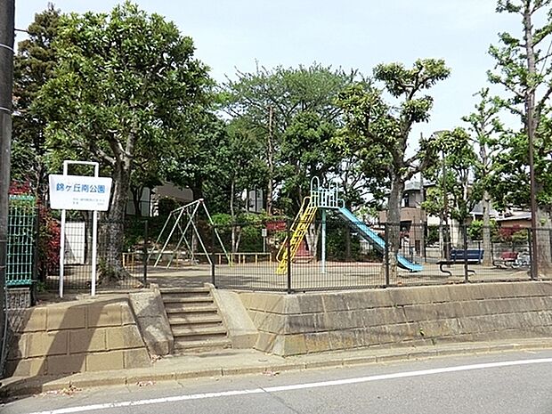 錦ヶ丘南公園(旧・錦ヶ丘第一公園)まで153m、川崎市多摩区の住宅街にある公園. 錦ヶ丘南公園 (旧 錦ヶ丘第1公園)は川崎市多摩区にある住宅街の比較的広めな公園です