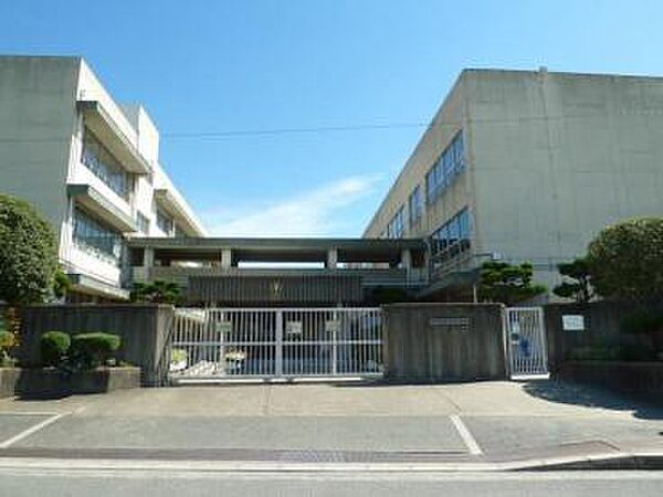 茨木市立太田小学校まで515m