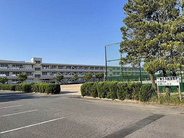 大垣市立江東小学校まで1651m、こちらが小学校になります。