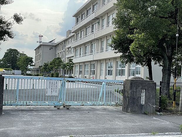 大垣市立中川小学校まで1018m、こちらが小学校です。