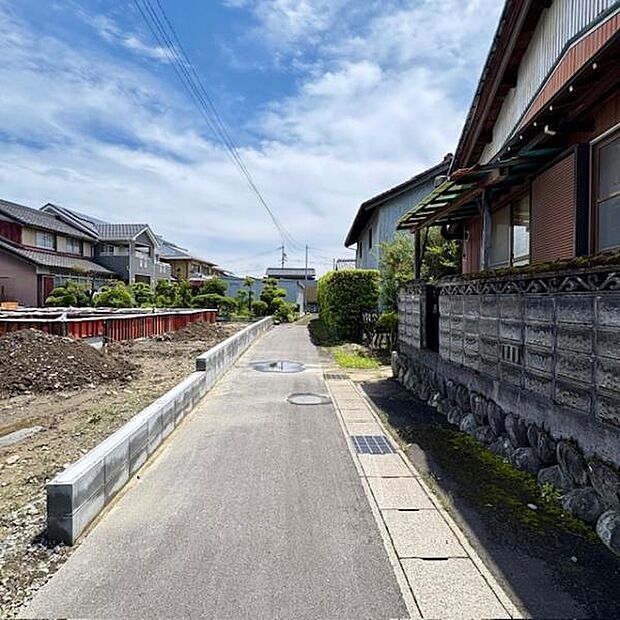 南前面道路から外観を見るとこんな感じ