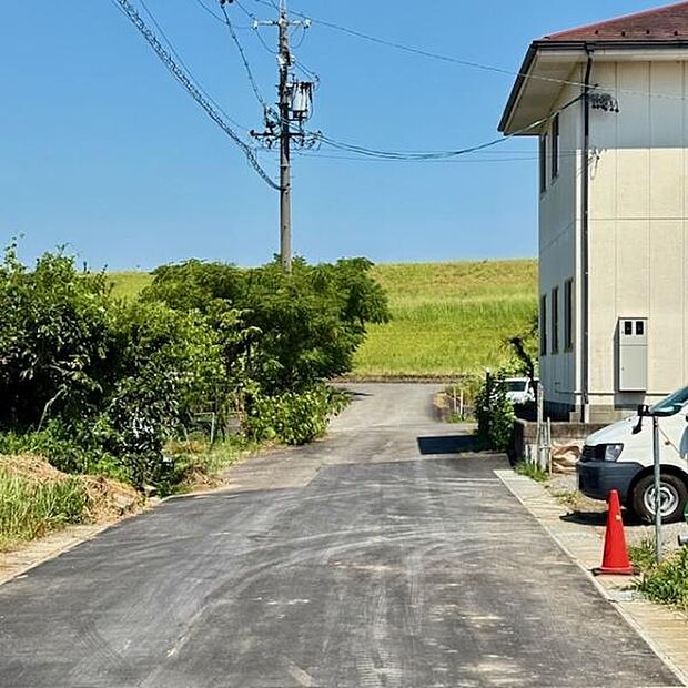北前面道路から外観を見るとこんな感じ。