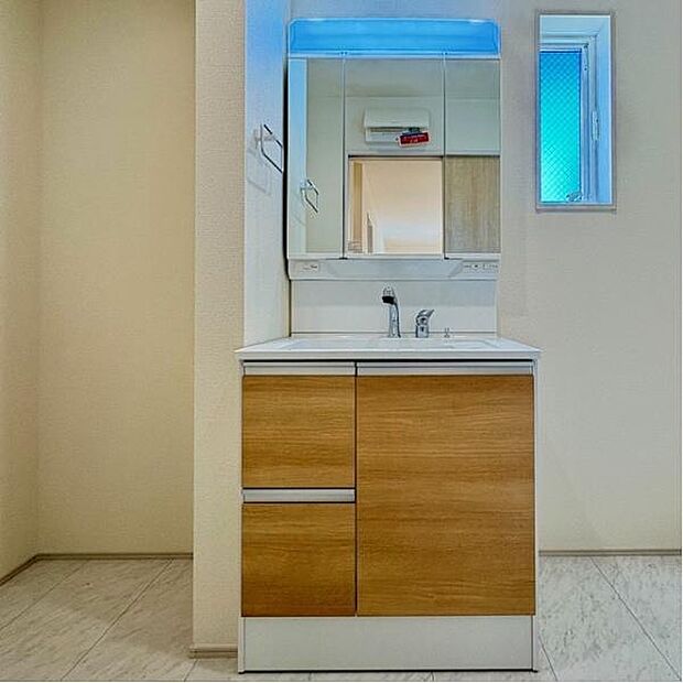 洗面台は、シャンプードレッサー仕様です。