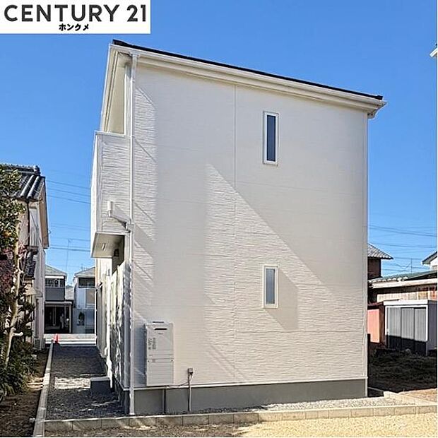 コチラは別アングルからの外観写真です。