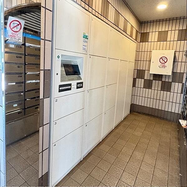 宅配ボックス付なのでお荷物の受取り楽々♪