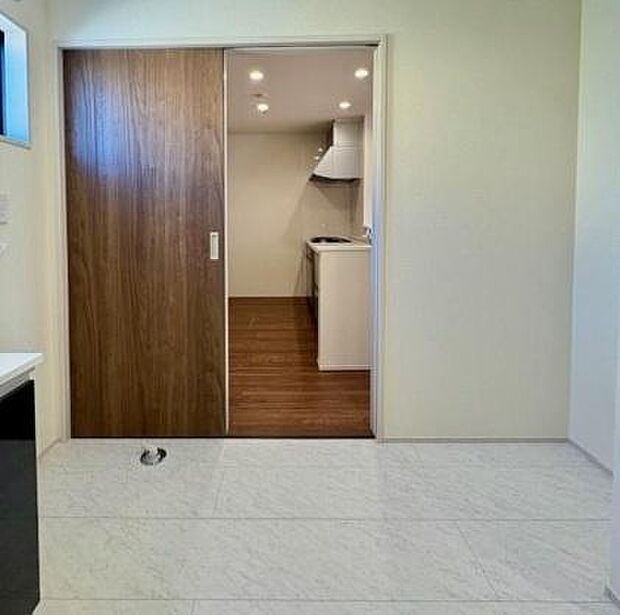 洗面台は、シャンプードレッサー仕様です。