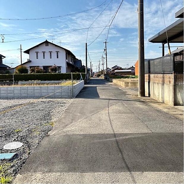 北前面道路から外観を見るとこんな感じ