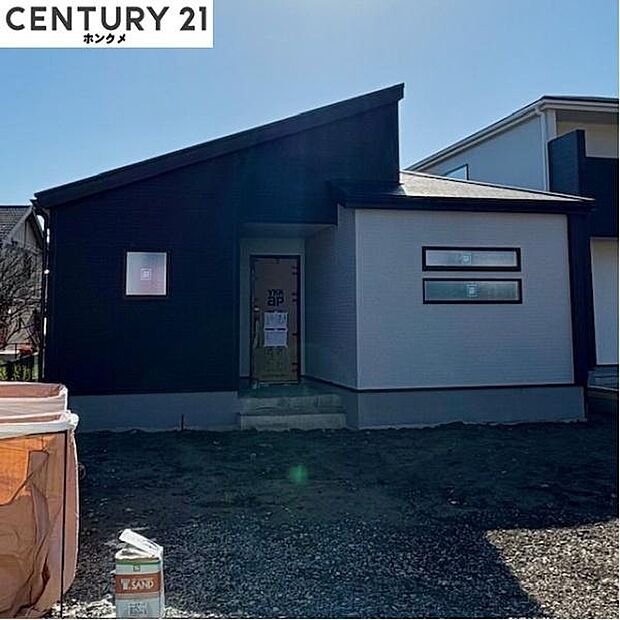 コチラは別アングルから見た外観写真です。