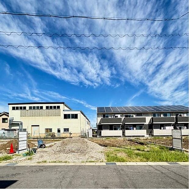 現在更地の段階で完成は11月の予定です。