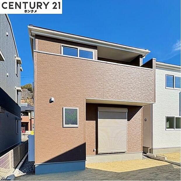 コチラは別アングルから見た外観写真です。