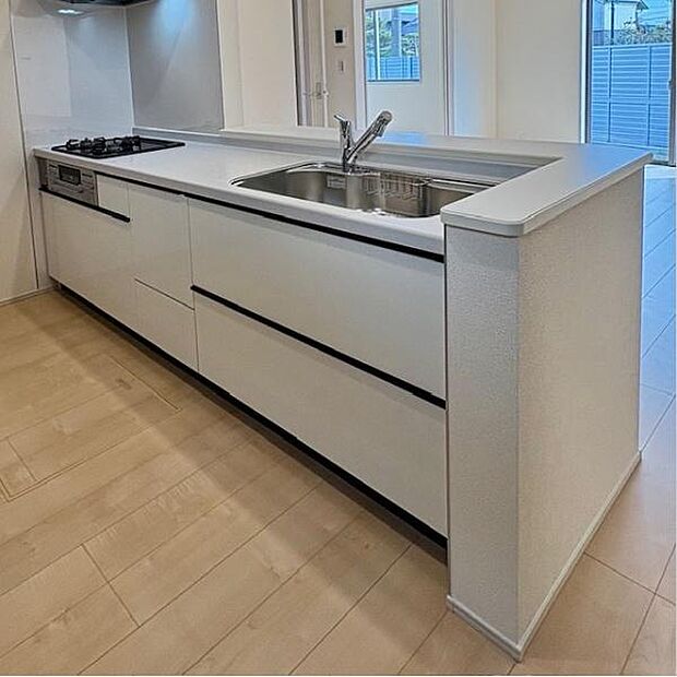 リビングを見渡せるカウンターキッチン。