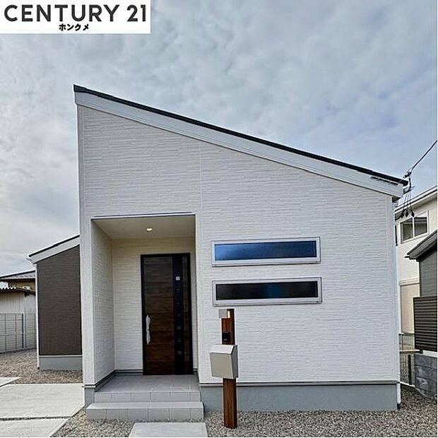 コチラは別アングルからの外観写真です。