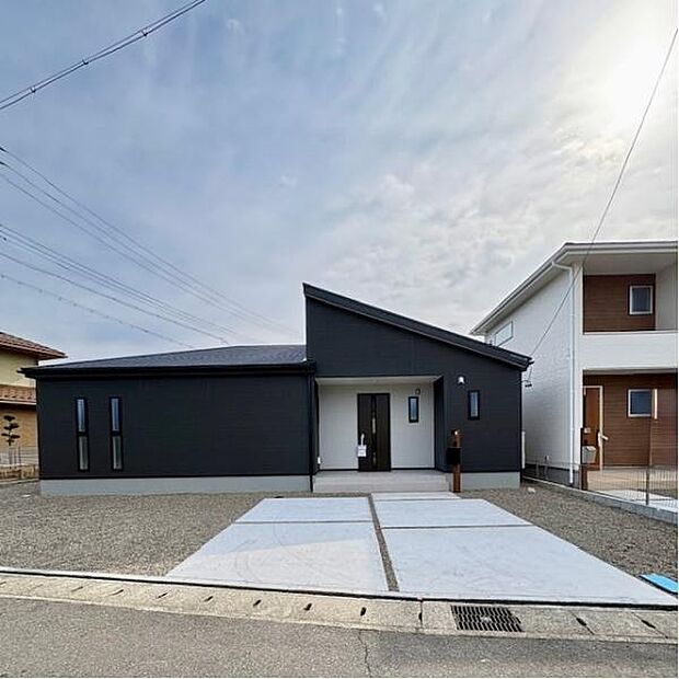 駐車場は4台分のスペースがあります。