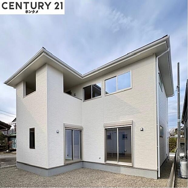 コチラは別アングルから見た外観写真です。