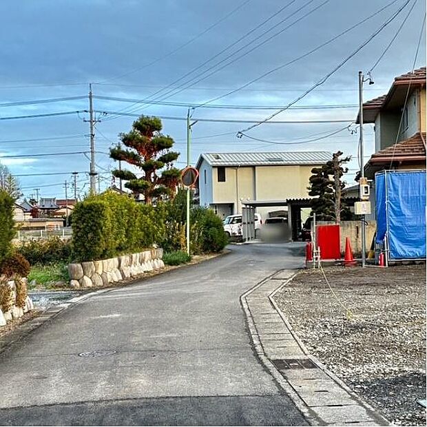 北前面道路から外観を見るとこんな感じ