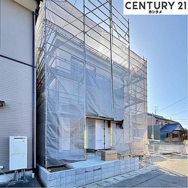 コチラは別アングルからの外観写真です。