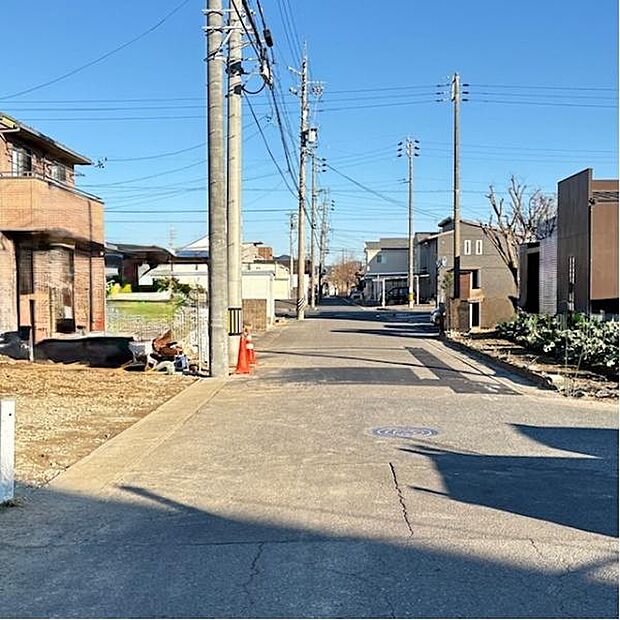南前面道路は幅員約6mで駐車も楽々です♪