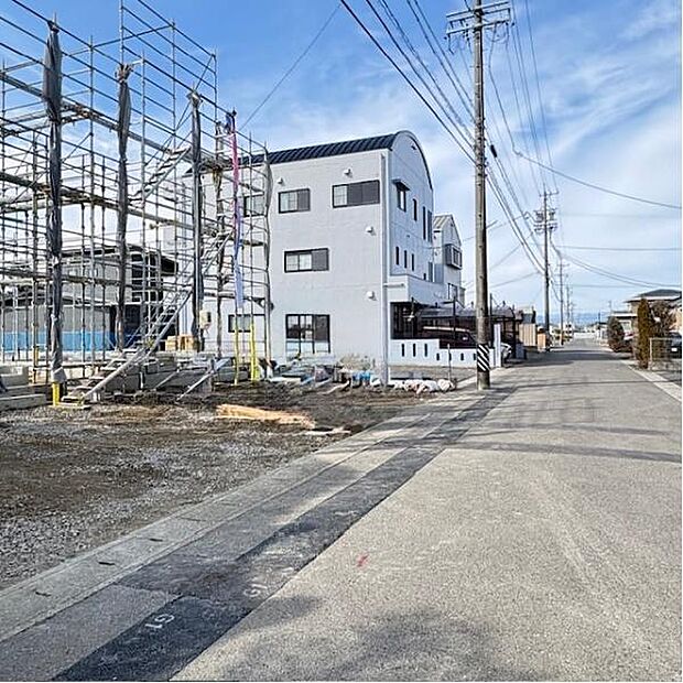 北前面道路から外観を見るとこんな感じ