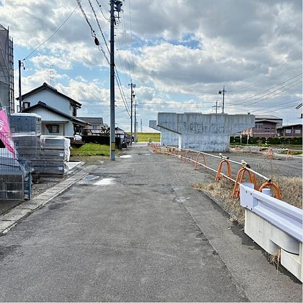 北前面道路から外観を見るとこんな感じ