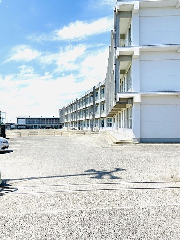 笠松町立下羽栗小学校まで2500m