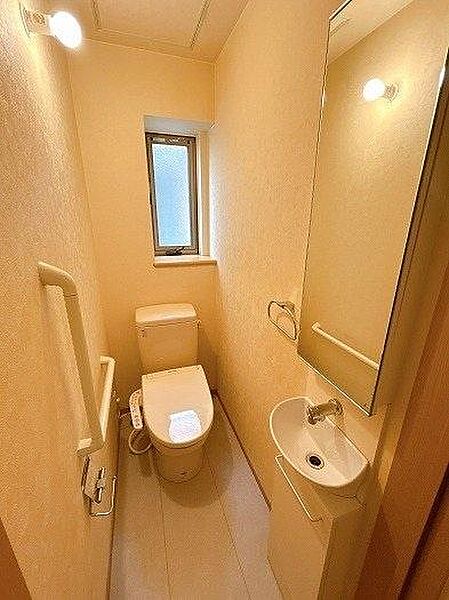 1階トイレには内水栓が付いています。