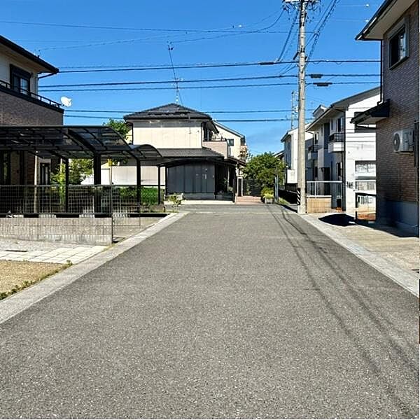 南前面道路は約6ｍあり広いです。