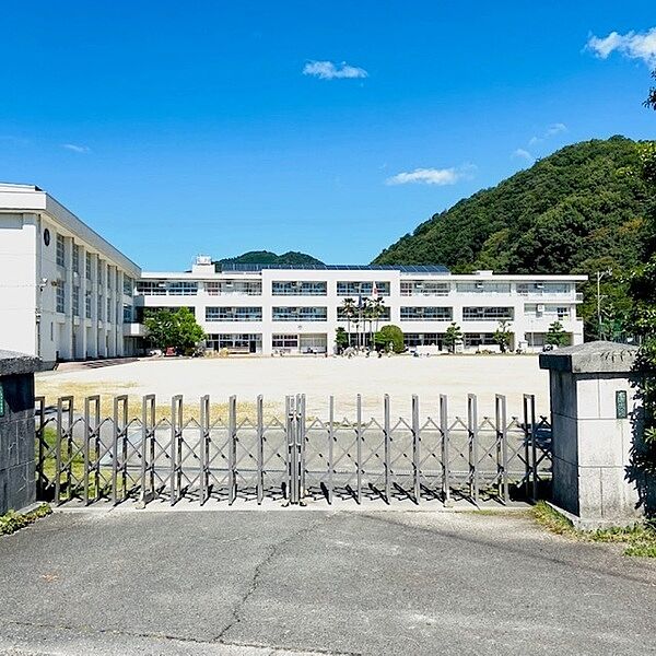 本巣市立本巣小学校まで2292m