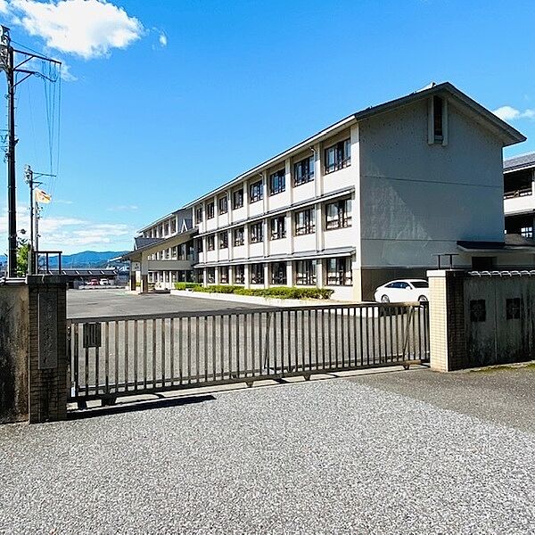 本巣市立本巣中学校まで2570m