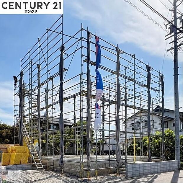 現在は基礎の状態で、7月頃完成予定です。