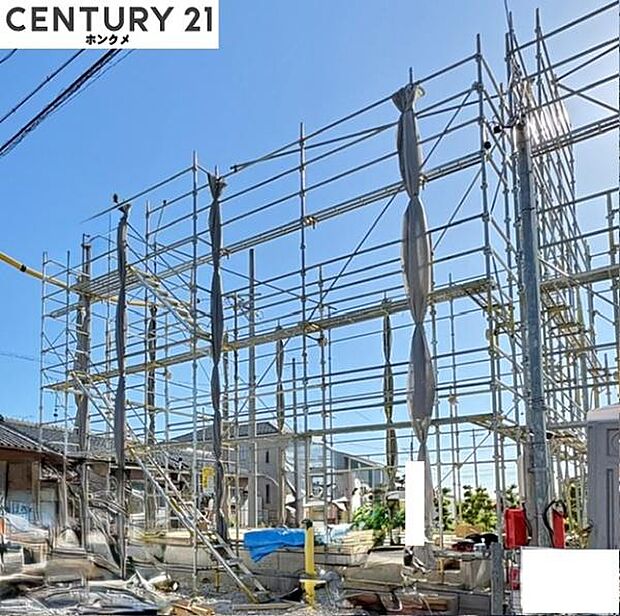 現在は基礎の状態で、7月頃完成予定です。