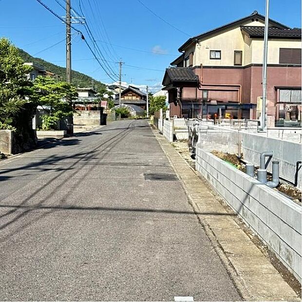 北前面道路から外観を見るとこんな感じ