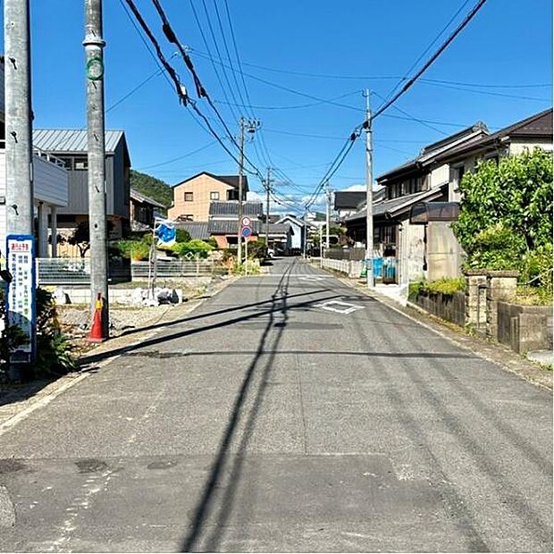 南前面道路から外観を見るとこんな感じ。