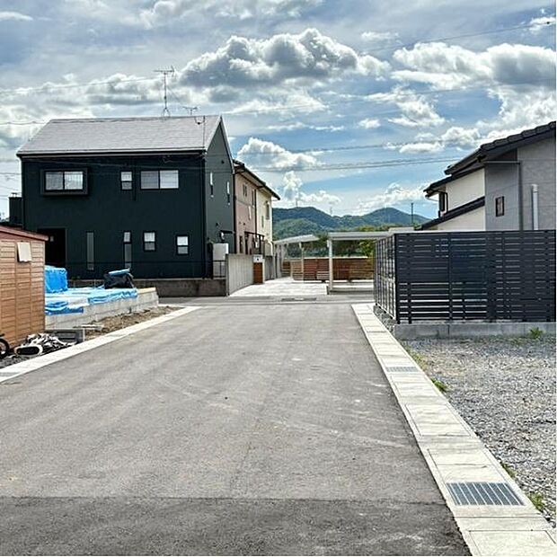 南前面道路から外観を見るとこんな感じ。