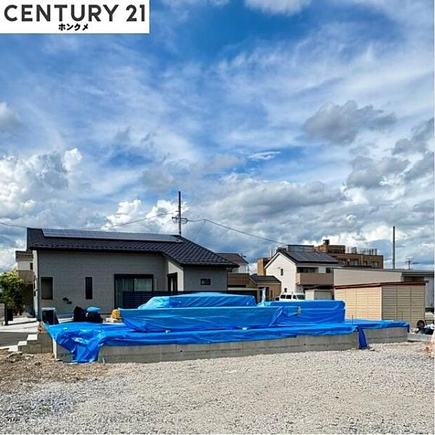 現在は基礎の状態で、9月頃完成予定です。