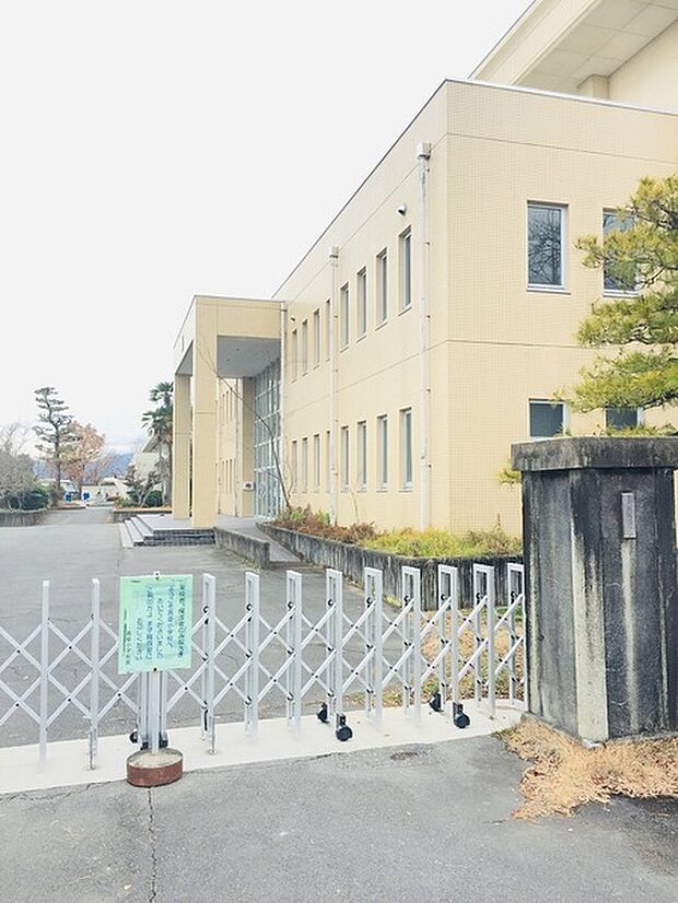 本巣市立真桑小学校まで1001m