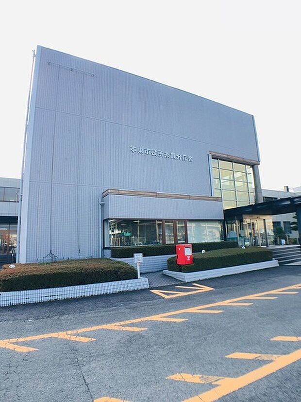 本巣市役所糸貫分庁舎まで2857m、立派な市役所の糸貫分庁舎があるので、必要書類の手続き、交付に便利です。