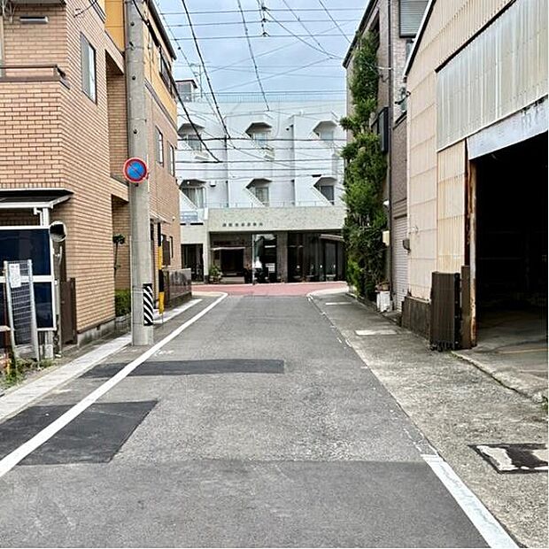 南前面道路から外観を見るとこんな感じ。