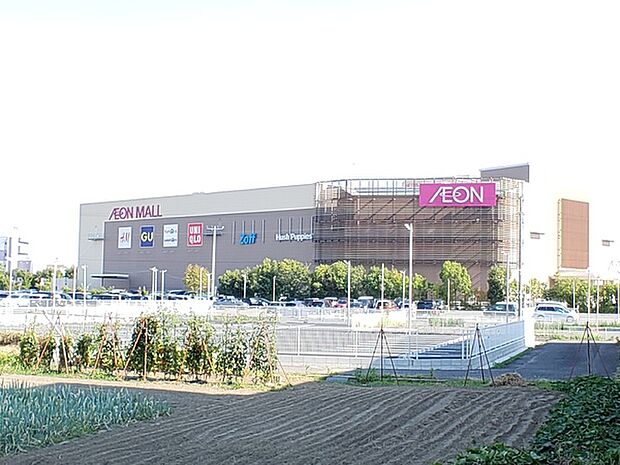 イオンモール各務原まで2299m、休日は大変込み合いますが、何でも揃う大型ショッピングモールです。