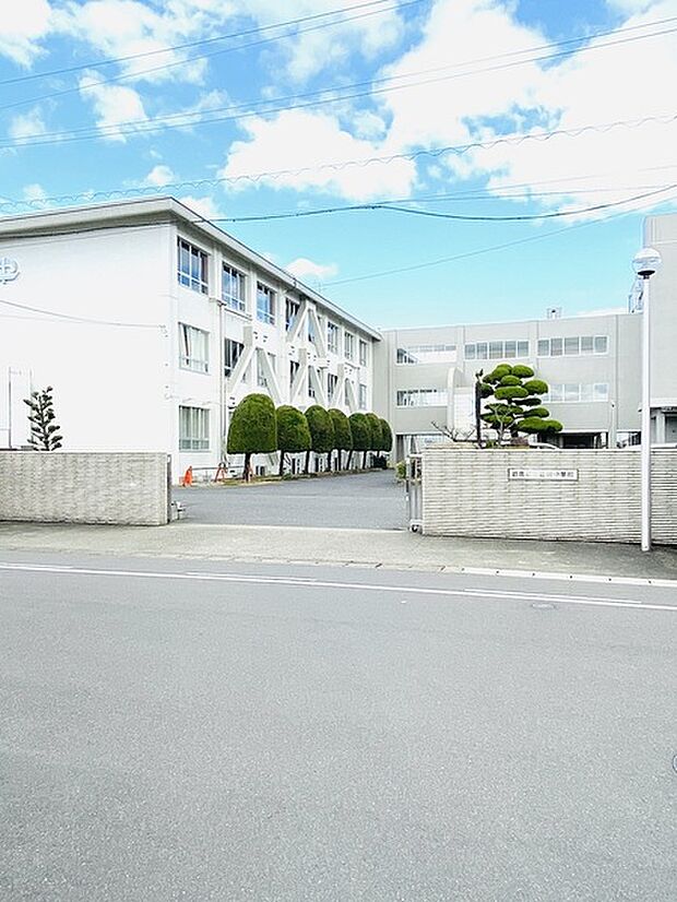 岐南町立岐南中学校まで2200m