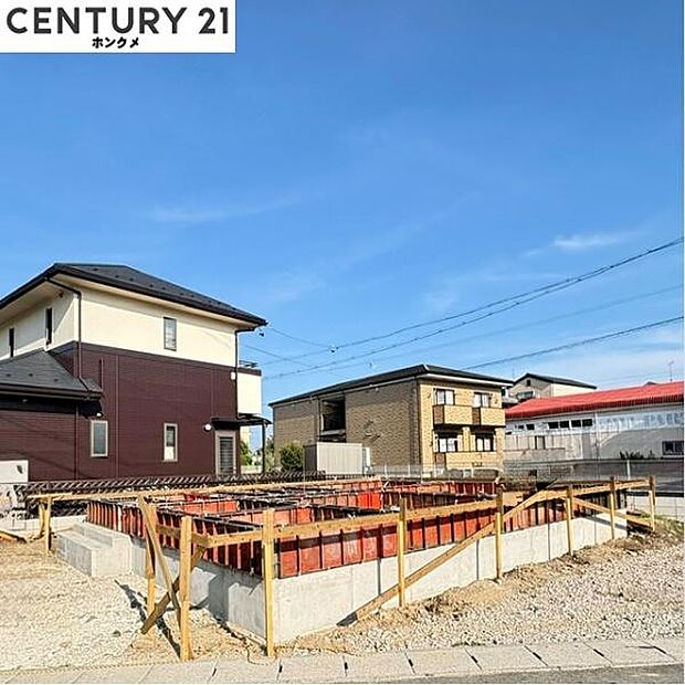 現在は基礎の状態で10月頃完成予定です。