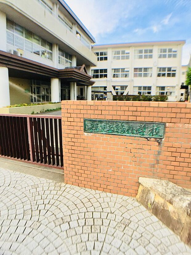 岐阜市立鶉小学校まで800m、少し離れますが、こちらが学校区の小学校になります。