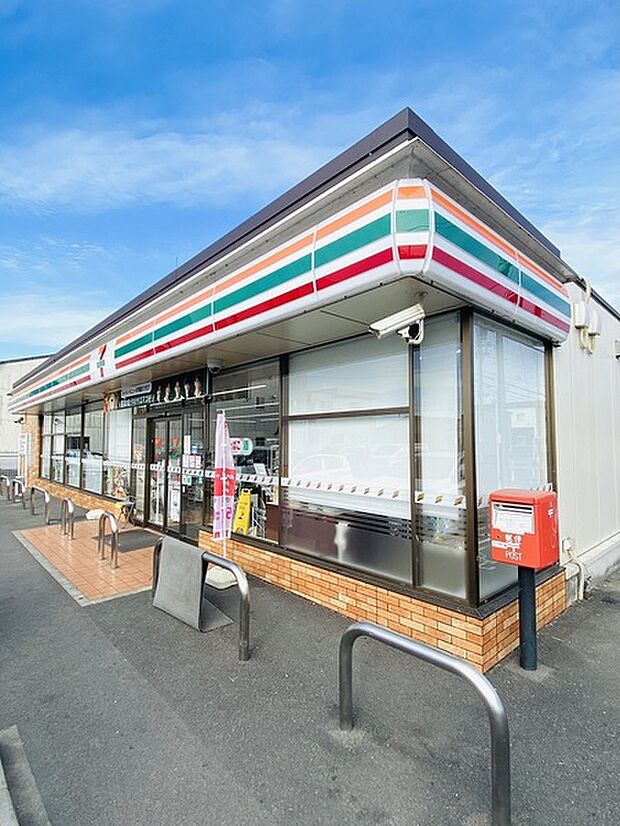 セブンイレブン岐阜東うずら店まで894m