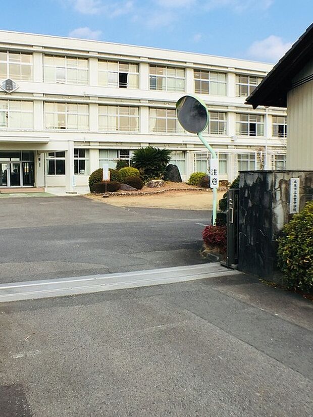 本巣市立糸貫西中学校まで350m